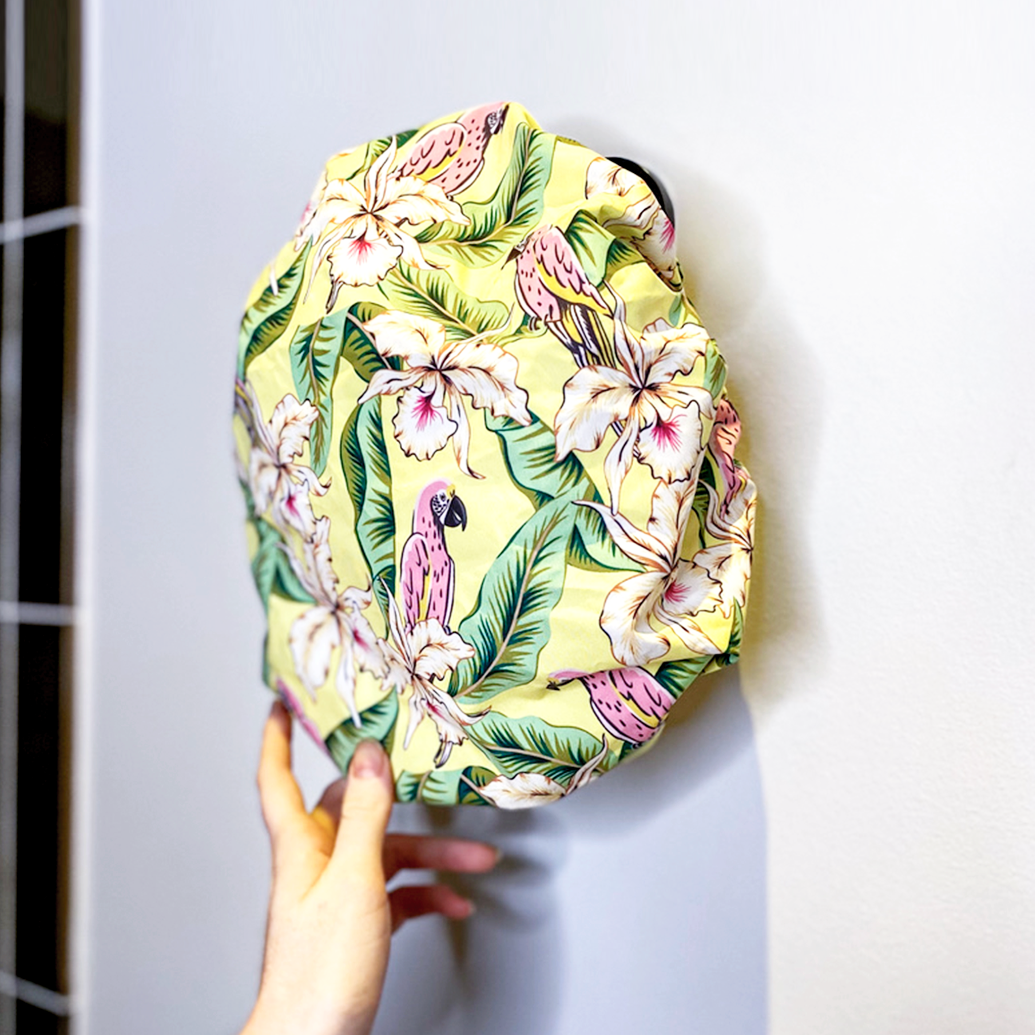 SHOWER CAP - HAWAIIAN TROPICS 💛 NEW!!