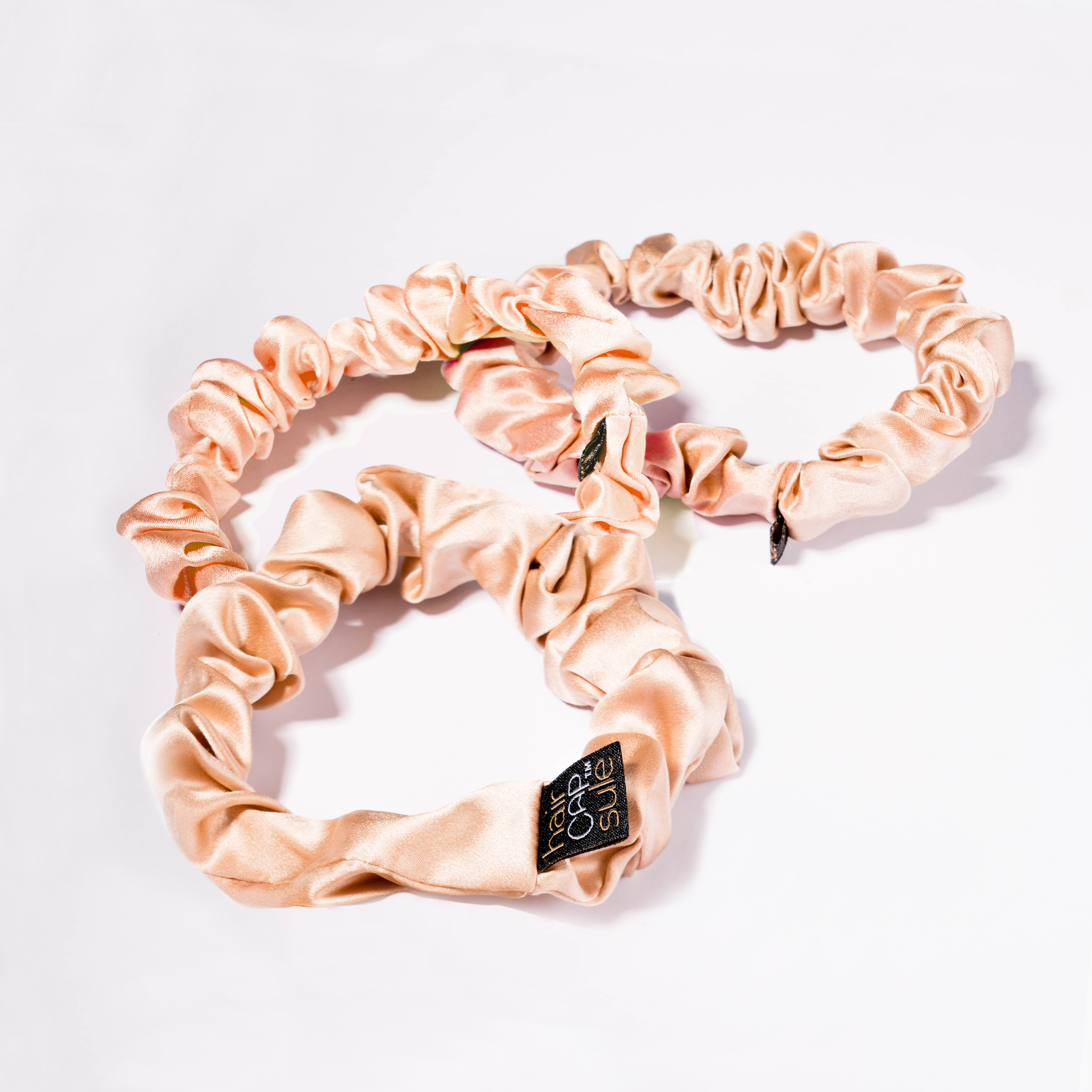 GIFT PACK - GOLDEN MOMENTS -SILK SCRUNCHIES AND CANDLE