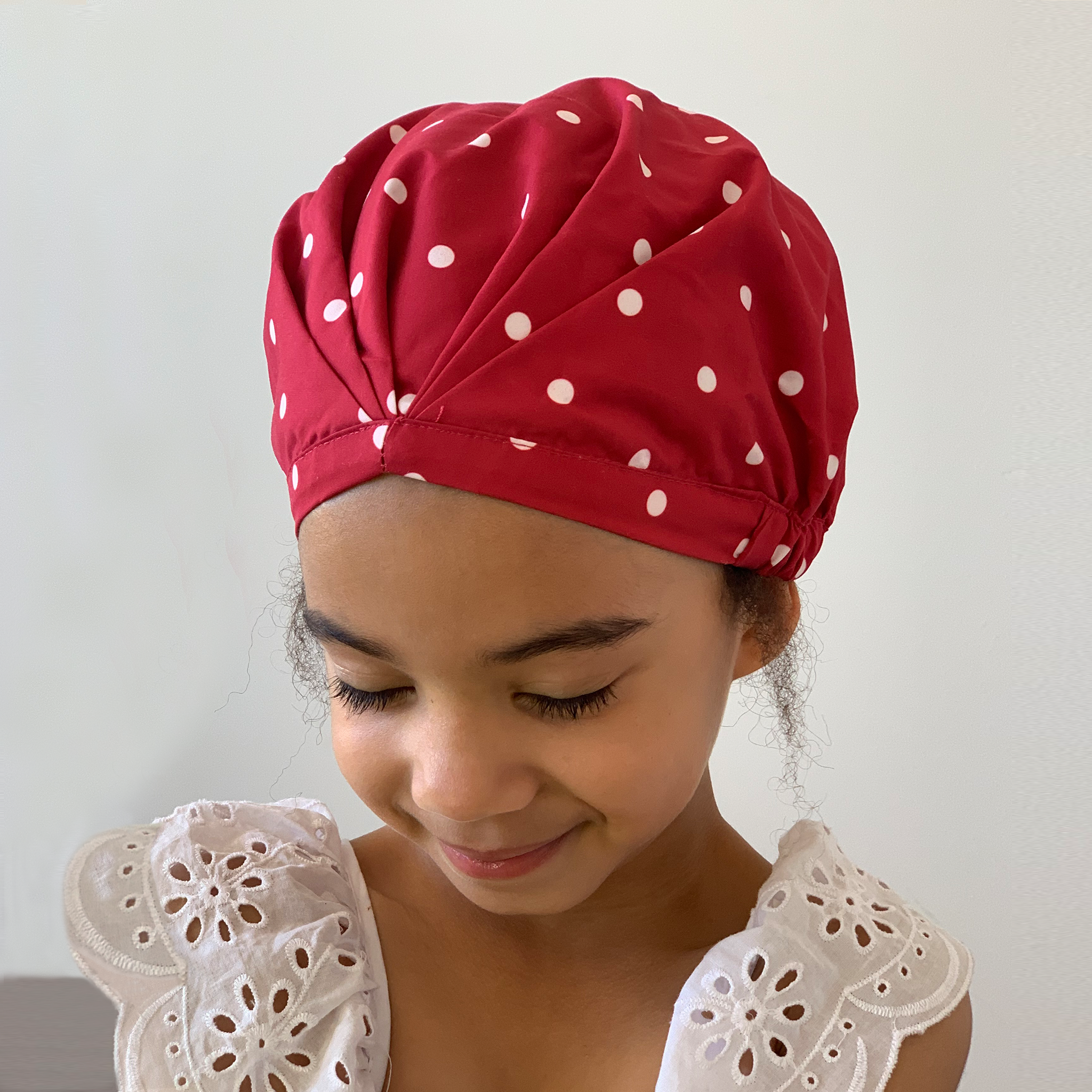 KIDS SHOWER CAP - SPOTTED AROUND RED