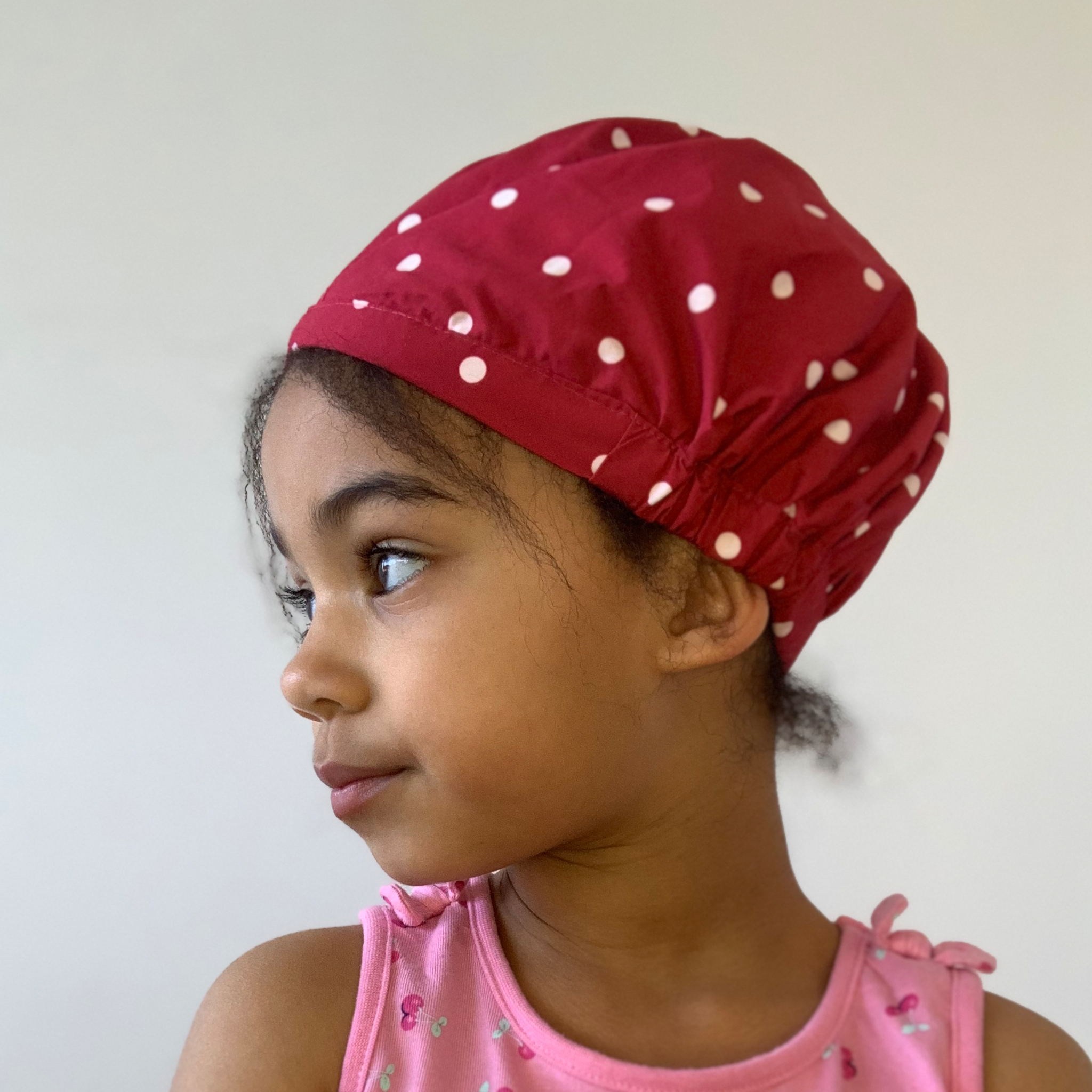 KIDS SHOWER CAP - SPOTTED AROUND RED
