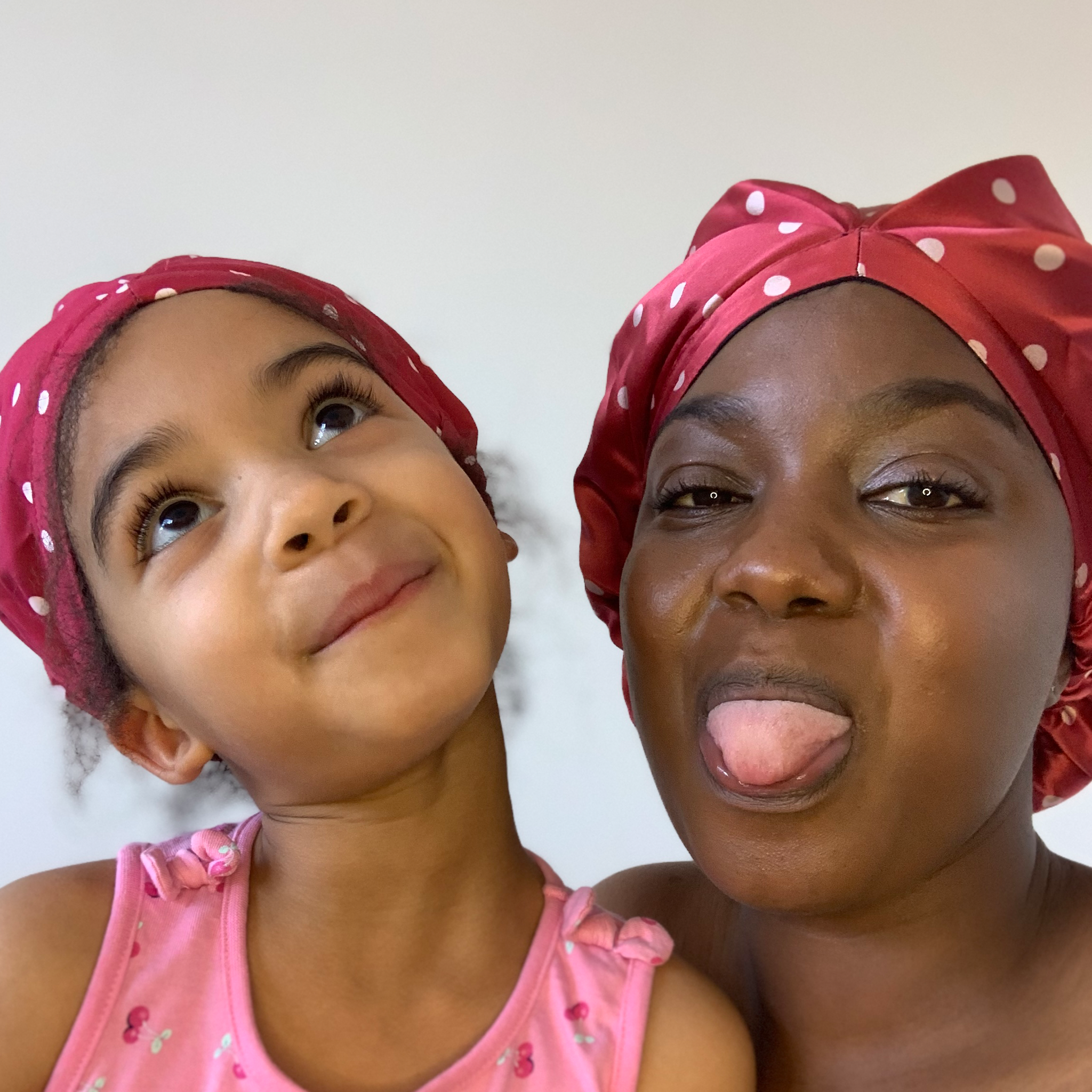 KIDS SHOWER CAP - SPOTTED AROUND RED